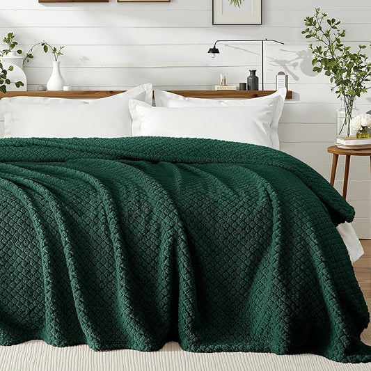 Exclusivo Mezcla Twin Size Fleece Blanket for Bed, Extra Soft Warm Decorative Fuzzy Blanket for Women, Lightweight Cozy Bedding Blankets, 60x80 Inches, Forest Green