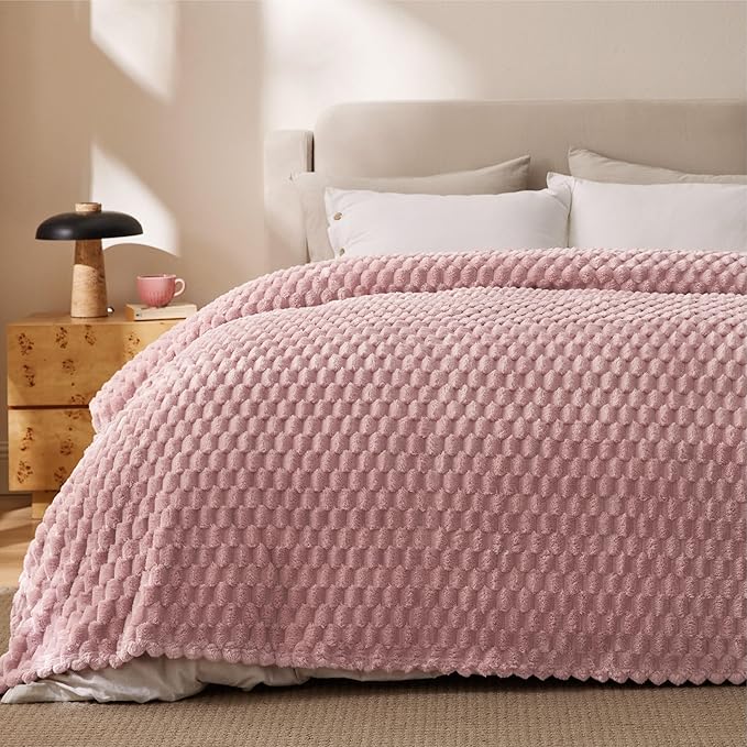 Bedsure Blanket Queen Size for Bed - 350GSM Fluffy Plush Bubble Blanket Queen Size for Home Room Decor, GentleSoft Cute Fleece Soft Cozy Gifts for Women Girls, Dusty Rose, 90x90 Inches