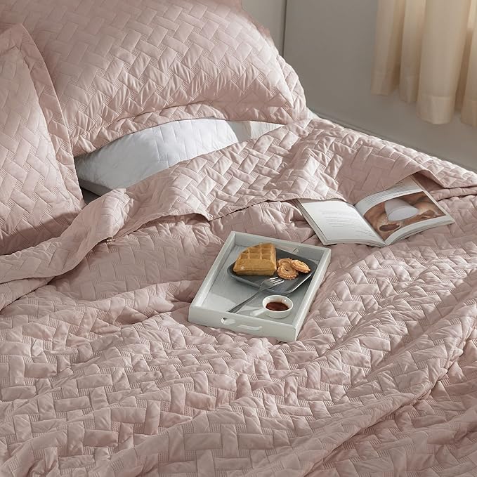 Bedsure Quilts Twin Size - Lightweight Bedspreads Twin Size with Basket Weave Pattern, Soft Quilt Bedding, Dusty Rose Comforter Coverlet for All Seasons (68" x 86")
