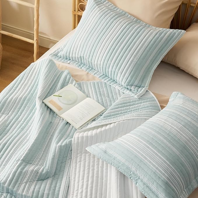 Bedsure Striped Quilt Queen Size - Reversible Aqua Queen Quilt Bedding, Lightweight Bedspread, Soft Microfiber Coverlet for All Seasons (90"x96")