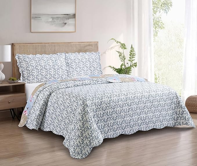 Brilliant Sunshine Pink and Blue Roses Toile Quilt Set, 3-Piece Bedding Sets Lively Patchwork Design, Washable, Reversible Bedspread, Soft Lightweight Coverlet, All-Season, King/Cal King, Blue Natural