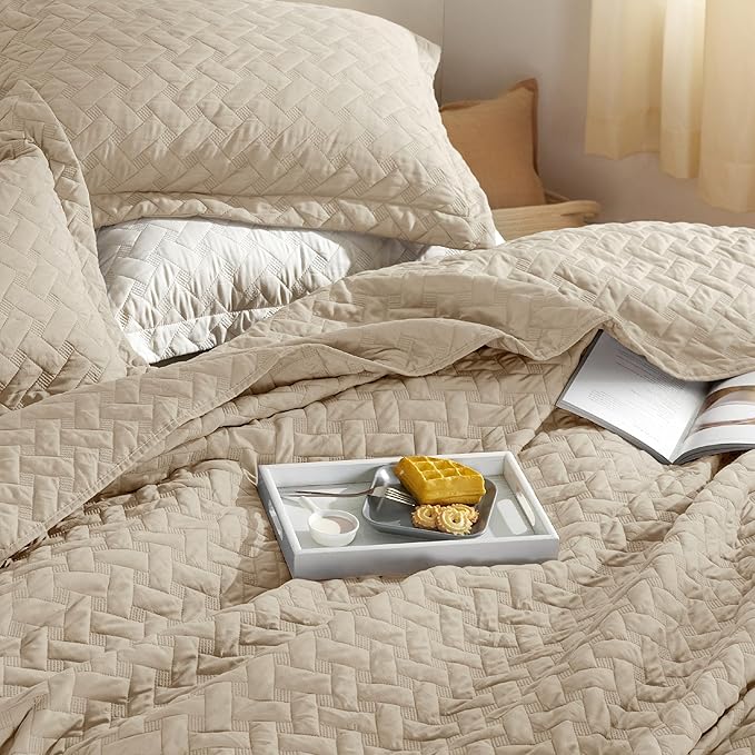 Bedsure Quilts Queen Size - Lightweight Bedspreads Queen Size with Basket Weave Pattern, Soft Quilt Bedding, Hazel Comforter Coverlet for All Seasons (90" x 96")