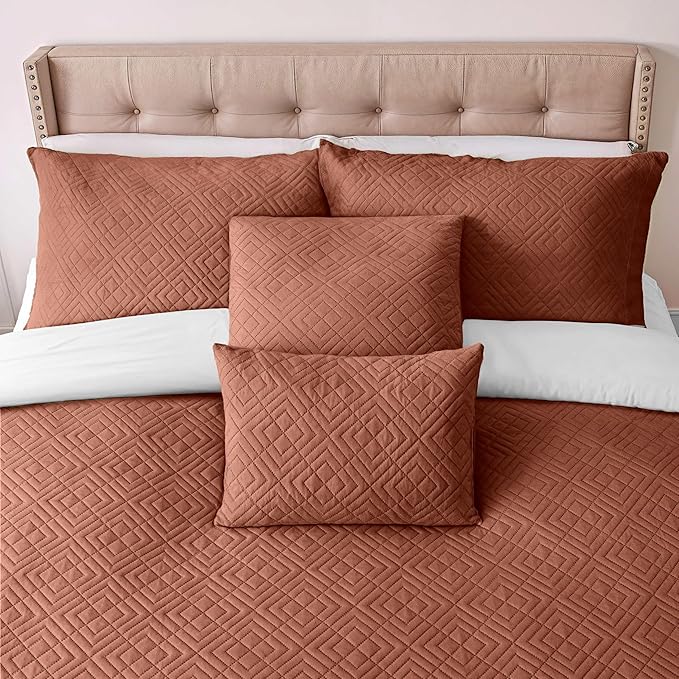 Hearth & Harbor Queen Quilt Set – All-Season Lightweight Bedspread & Coverlet with Pinsonic Weave - 7 Piece Queen Quilt Set with Pillow Shams, Mocha - Queen Diamond
