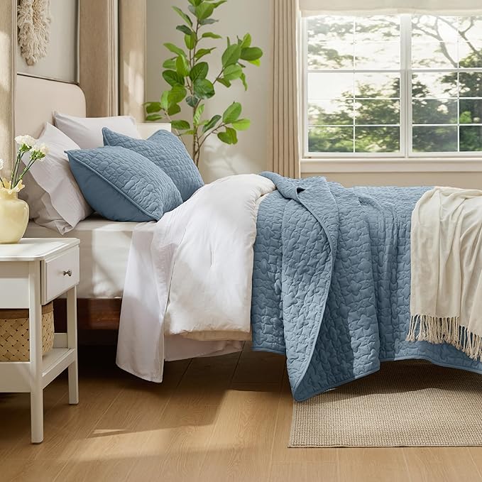 Bedsure Quilts Queen Size - Lightweight Bedspreads Queen Size with Lucky Star Quilting, Soft Quilt Bedding Set, Dusty Blue Comforter Set Coverlet for All Seasons with 2 Pillow Shams (90" x 96")