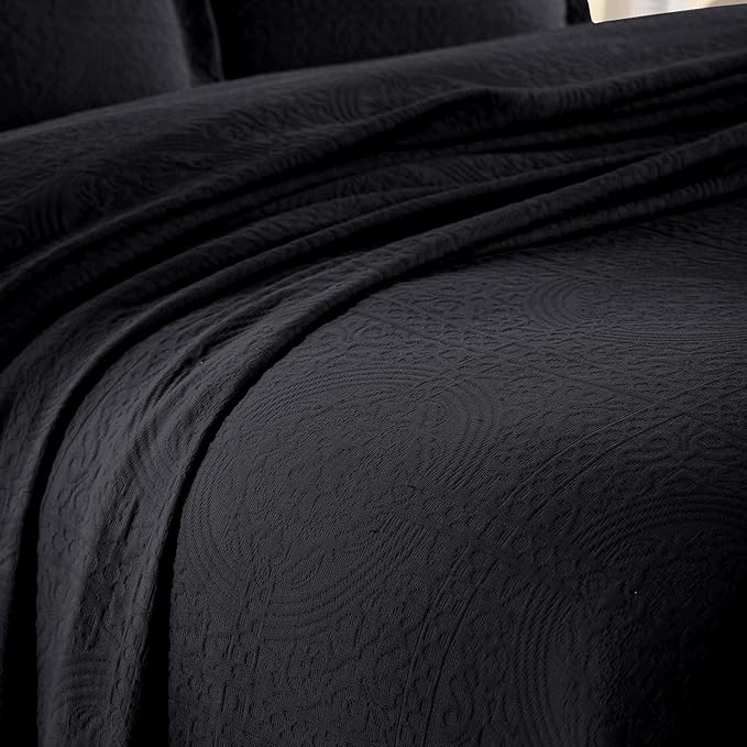 Superior Cotton Fleur De Lis Bedspread Set, Warm Blankets, All-Season Bedding, Bedroom Decor, Decorative Boho Medallion Coverlet, Includes 1 Bedspread, 2 Pillow Shams, Full, Black