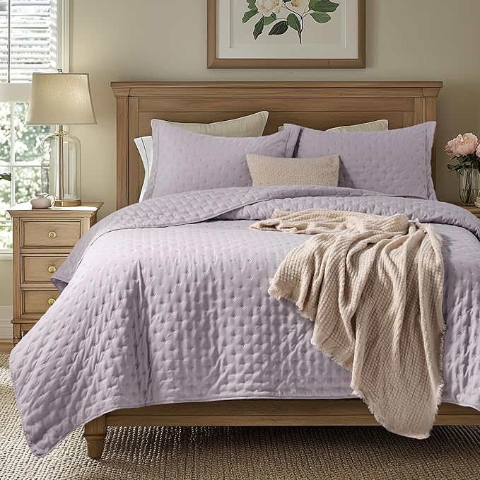 Bedsure Quilts Queen Size - Purple Bedspread Queen Size & Lightweight Comforter, Modern Farmhouse Coverlet with Clover Pattern, Ultra Soft All-Season Bedding, 90 x 96 Inches