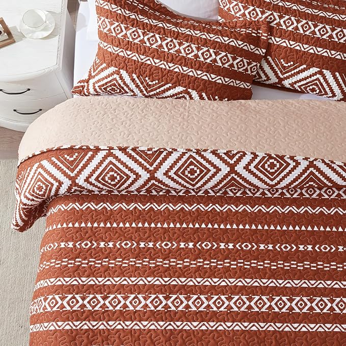 LEAONME 3-Piece Full Queen Size Burnt Orange Rust Quilt Set with Checkered Pattern Lightweight Oversized Bedspread 90''x98'' Soft Coverlet Warm Bed Cover for All Seasons (1 Quilt, 2 Pillow Shams)
