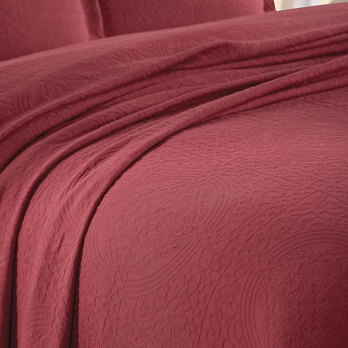 Superior Cotton Fleur De Lis Bedspread Set, Warm Blankets, All-Season Bedding, Bedroom Decor, Decorative Boho Medallion Coverlet, Includes 1 Bedspread, 1 Pillow Sham, Twin, Garnet