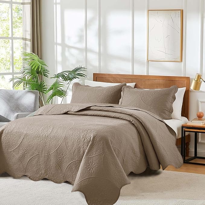 MOONLIGHT20015 10 Pack Twin Quilt Bedding Set (68" x 86") - Bulk Wholesale for Hotels, Guest Bedroom & Airbnbs - Lightweight Microfiber Reversible Floral Embossed Quilts Bedspreads (Beige)
