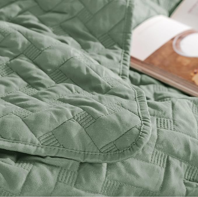 Bedsure Quilts Queen Size - Lightweight Bedspreads Queen Size with Basket Weave Pattern, Soft Quilt Bedding, Sage Green Comforter Coverlet for All Seasons (90" x 96")