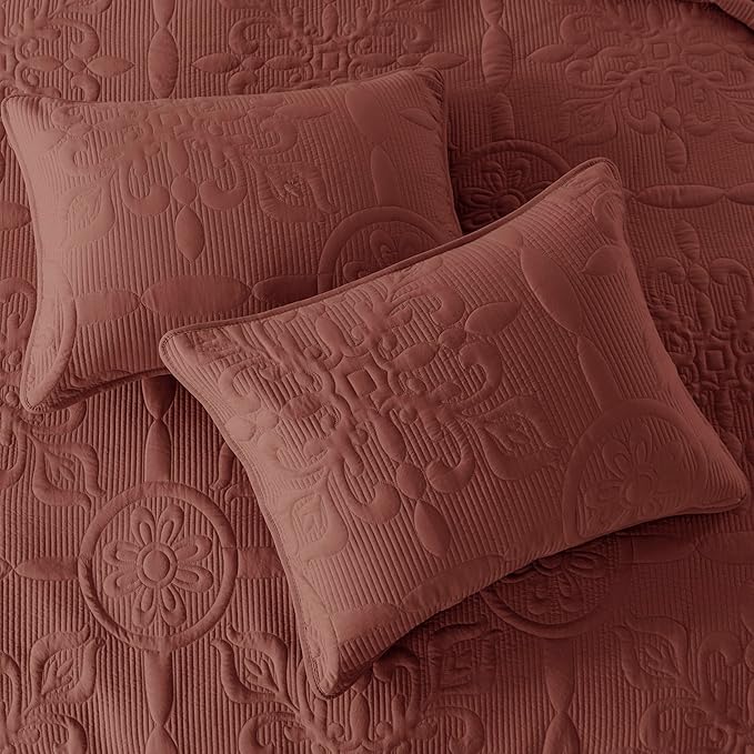 B2EVER Red Damask Quilt King Size Bedding Sets with 2 Pillow Shams, Boho Bedspread Lightweight Soft Farmhouse Vintage Bohemian Coverlet Retro Jacquard Pattern Bed Cover for All Season, 3 Pieces