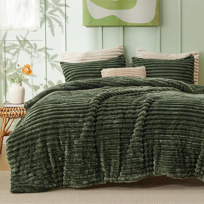 Bedsure Twin/Twin XL Comforter Set - GentleSoft™ 2 Pieces Fluffy Double-Side Fleece Comforter Set, Cozy Striped Room Decor Aesthetic, Luxury Olive Green Twin Bedding with 1 Pillowcase, 68x88 Inches