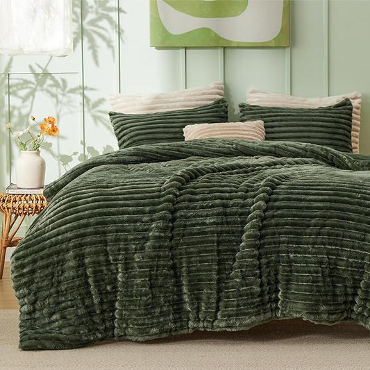 Bedsure Twin/Twin XL Comforter Set - GentleSoft™ 2 Pieces Fluffy Double-Side Fleece Comforter Set, Cozy Striped Room Decor Aesthetic, Luxury Olive Green Twin Bedding with 1 Pillowcase, 68x88 Inches