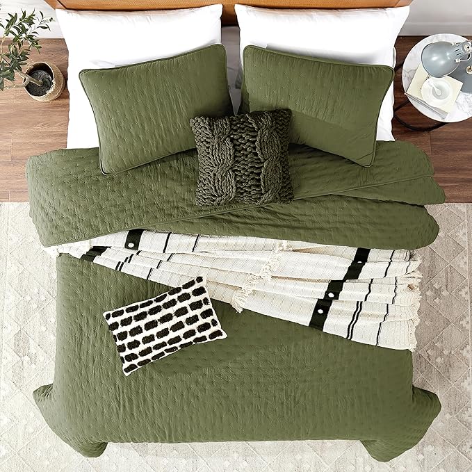 ROARINGWILD Olive Green Cloud Queen Size Quilt Bedding Sets with Pillow Shams, Farmhouse Lightweight Soft Bedspread Coverlet, All Season Rustic Country Thin Comforter, 3 Pieces, 90x90 inches