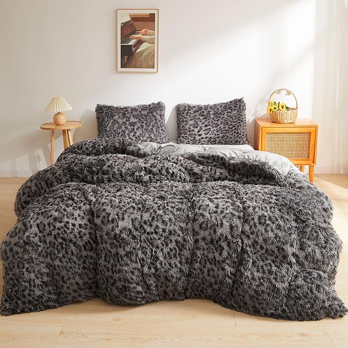 XeGe Cheetah Print Fluffy Faux Fur Duvet Cover Set, 2 Pieces Soft Plush Shaggy Fuzzy Bedding Set(1 Faux Fur Leopard Print Comforter Cover + 1 Furry Pillowcase), Zipper Closure(Twin, Light Grey)