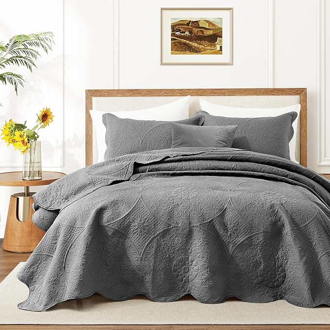 MOONLIGHT20015 Queen Quilt Bedding Set Size (90" x 96") + 2 Pillow Shams (20" x 26"+ 2") - 3 Pcs All Season Lightweight Reversible Embossed Quilt Microfiber Coverlet Floral Bedspread (Grey)