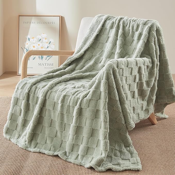 NEWCOSPLAY Super Soft King Blanket Sage Green Premium Silky Flannel Fleece 3D Checkered Lightweight Bed Blanket All Season Use (Sage Green Checkered, King(90"x110"))