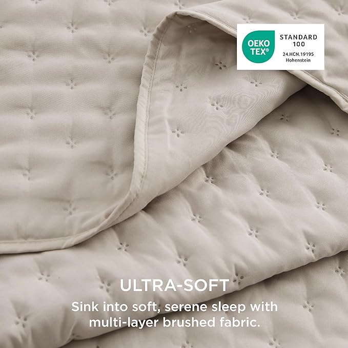 Bedsure California King Quilt - Linen Bedspread California King Size & Lightweight Comforter, Modern Farmhouse Coverlet with Clover Pattern, Ultra Soft All-Season Bedding, 111x106 Inches