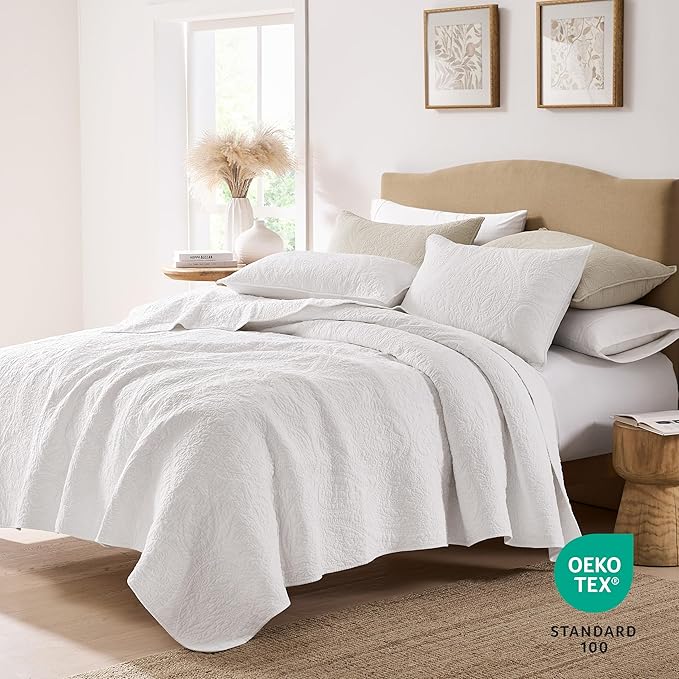 palassio White Paisley 100% Cotton Quilt Queen Size Bedding Sets with 2 Pillow Shams, Boho Floral Lightweight Farmhouse Country Vintage Soft Bedspread Shabby Chic Coverlet for All Season, 3 Pieces
