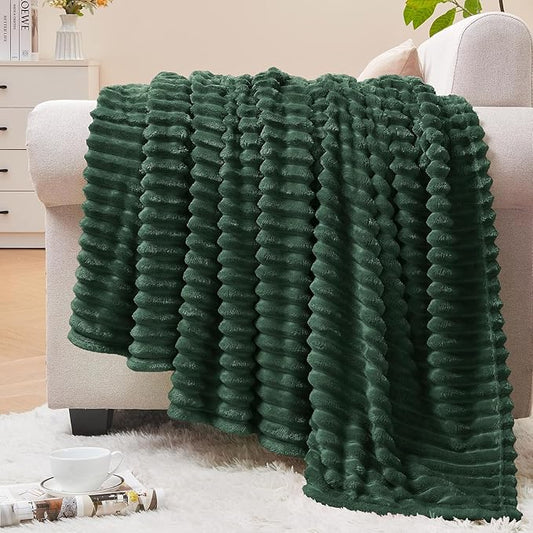 BEDELITE Fleece Throw Blanket for Couch – 3D Ribbed Jacquard Soft and Warm Decorative Fuzzy Blanket – Cozy, Fluffy, Plush Lightweight Emerland Green Throw Blankets for Bed, Sofa, 50x60 inches