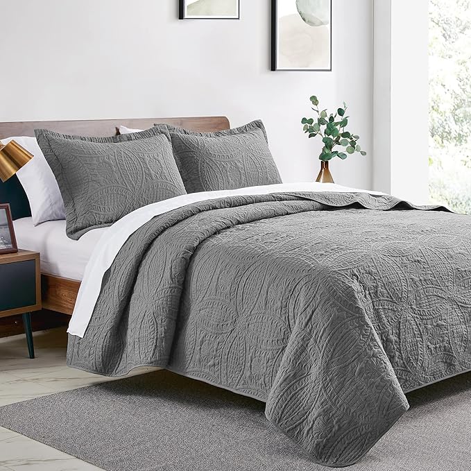 Love's cabin Oversized King Size Quilt Bedding Set Grey Bedspreads - Oversized King Lightweight Bedspread Comforter - Coin Pattern Coverlet for All Season - 3 Pieces (1 Quilt, 2 Pillow Shams)