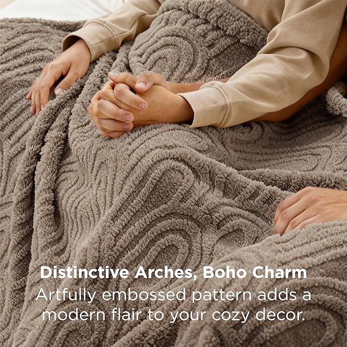 Bedsure GentleSoft Brown Throw Blanket for Couch - Super Soft & Cozy Summer Fall Blankets for Women, Fluffy Fleece Throw for Girls, Gifts for Women, Ideal for Room, Home & Bedroom Decor, 50x60 Inches