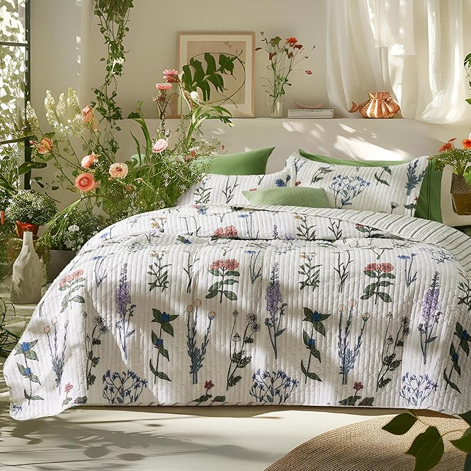 Bedsure Floral White Quilt King - King Size Reversible Floral Quilt Bedding, Lightweight Bedspread, Soft Botanical Coverlet for All Seasons (106"x96")