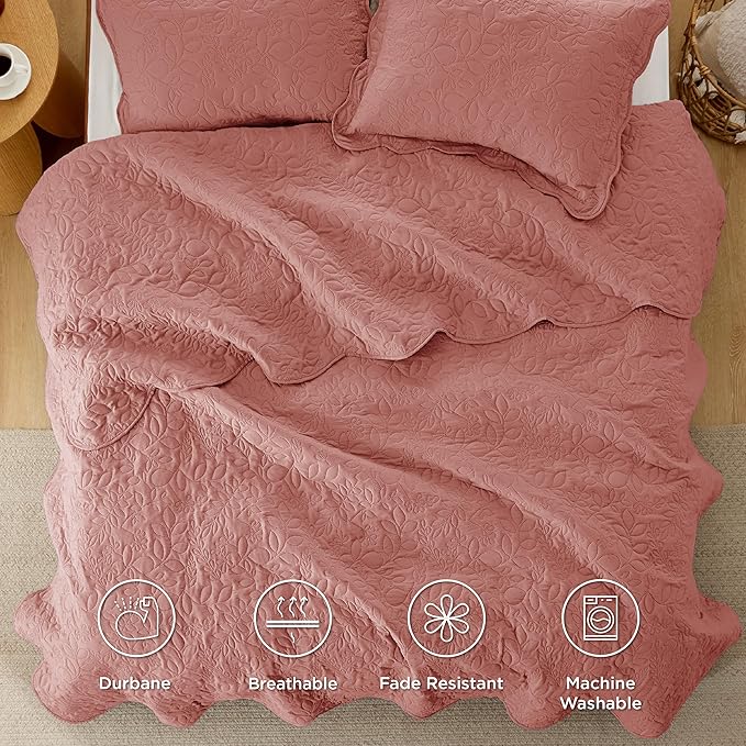 Bedsure Quilts Queen Size - Ultra Soft Pre-Washed Bedspread - Lightweight Grayish Pink Comforter - Cloud Bedding with Leaf Design 90x96 Inch