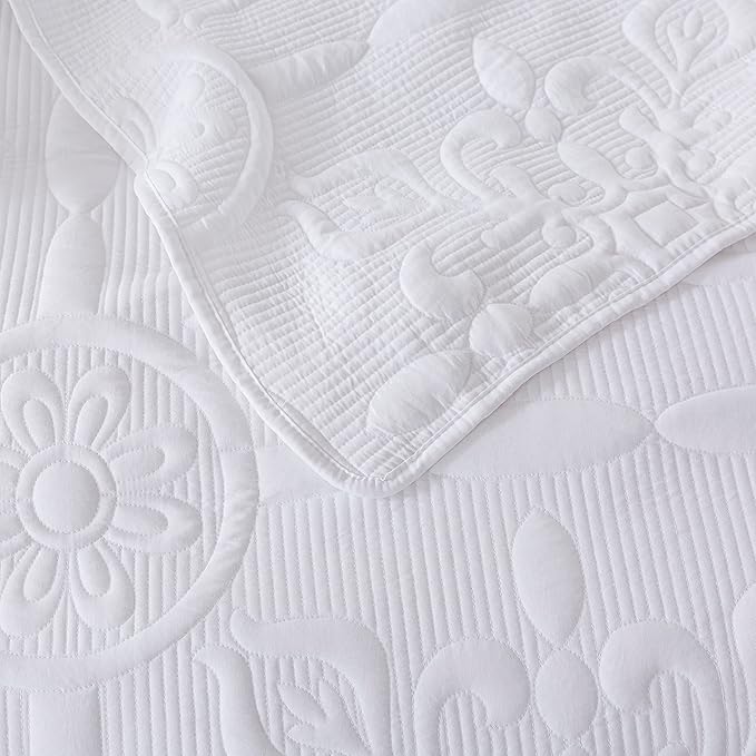 B2EVER White Damask Quilt King Size Bedding Sets with 2 Pillow Shams, Boho Bedspread Lightweight Soft Farmhouse Vintage Bohemian Coverlet Retro Jacquard Pattern Bed Cover for All Season, 3 Pieces
