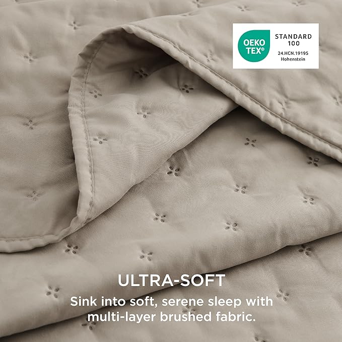 Bedsure King Quilt - Taupe Bedspread King Size & Lightweight Comforter, Modern Farmhouse Coverlet with Clover Pattern, Ultra Soft All-Season Bedding, 106 x 96 Inches