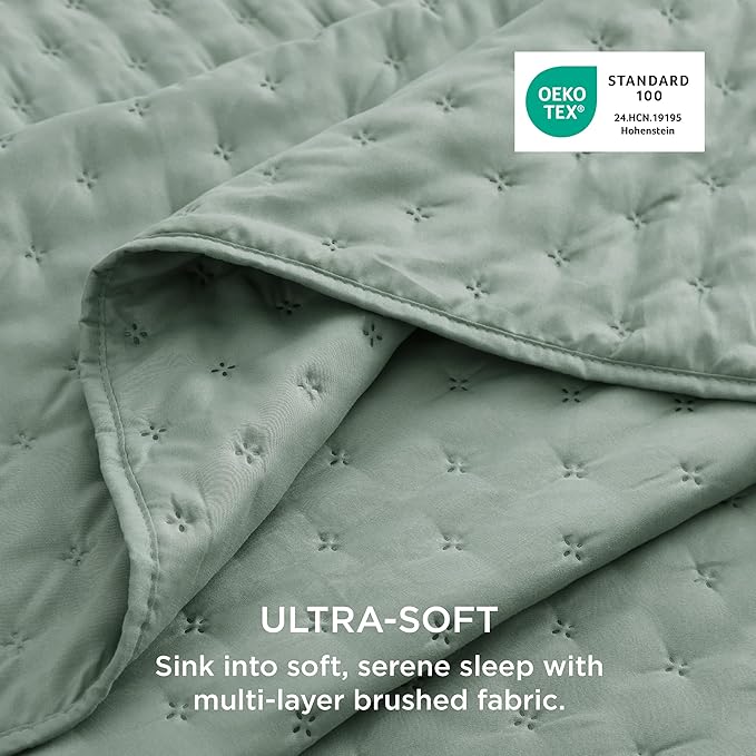 Bedsure King Quilt - Sage Green Bedspread King Size & Lightweight Comforter, Modern & Boho Coverlet with Clover Pattern, Ultra Soft All-Season Bedding, 106 x 96 Inches