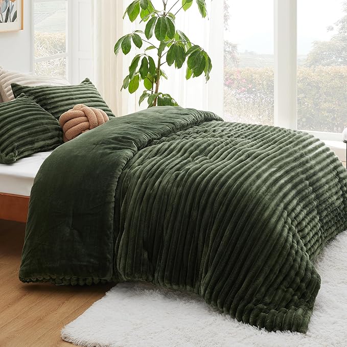 Bedsure Comforter Full Size - GentleSoft™ 3 Pieces Fluffy Double-Side Fleece Comforter Set, Cozy Striped Room Decor Aesthetic, Luxury Olive Green Full Size Bedding with 2 Pillowcases, 82x86 Inches