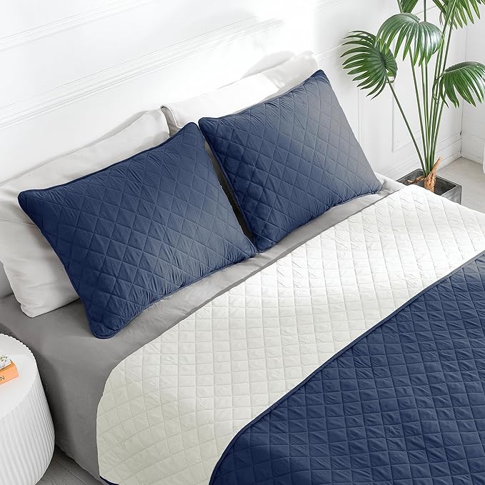 Easy-Going King Size Reversible Quilt Set with 1 Quilt and 2 Pillow Shams, Soft Bed Quilt Cover, Water Resistant Lightweight Microfiber Bedspread, Stain Resistant, Navy/Ivory
