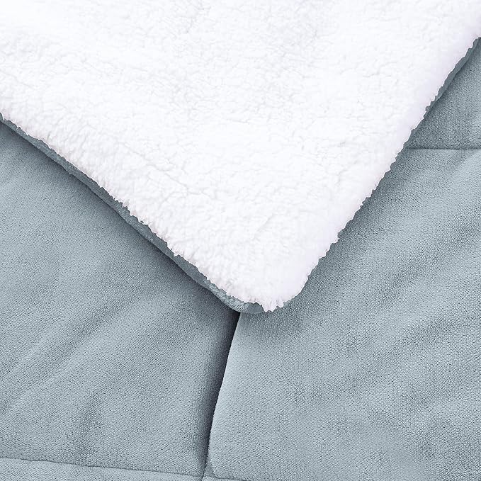 Amazon Basics 3 Piece Bedding Set, Micromink Sherpa, Ultra-Soft, Warm All Season Comforter, Full/Queen, Tide Pool Blue, Solid