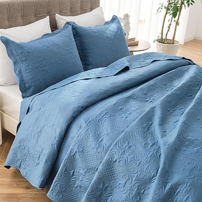 Auemtyn King Size Quilt Set 3 Pieces, Soft Lightweight Summer Bedspread, Reversible Microfiber Bed Coverlet for All Seasons, Spa Blue, Cloud-Floral Pattern (1 Quilt, 2 Pillow Shams)