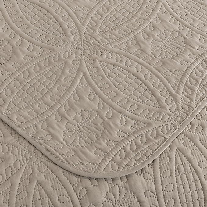 Chezmoi Collection Austin 3-Piece Oversized Bedspread Coverlet Set (Queen, Khaki)
