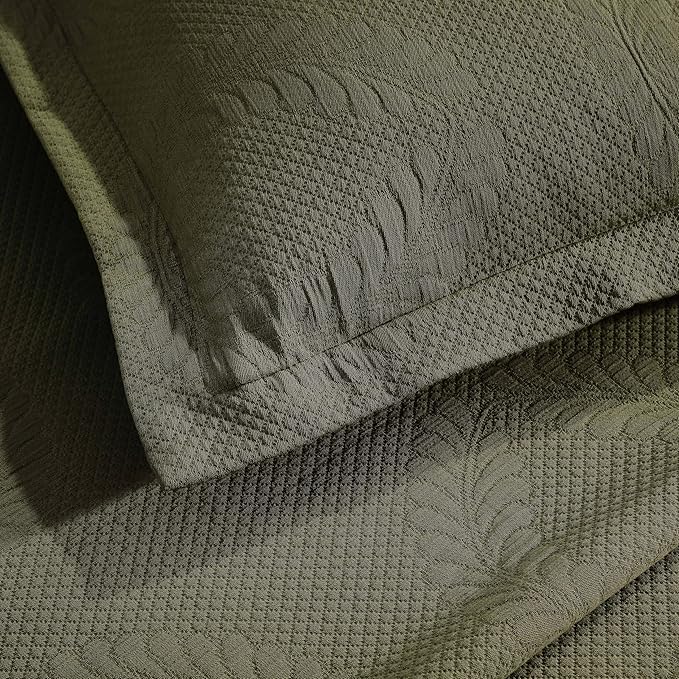 Superior 3 Piece Cotton Bedspread Set, Home Bed Decor, Decorative Bed Spread, 2 Pillow Shams, Medium Weight Blanket, Matelasse Coverlet, Bedding Essentials, Peploi Collection, King, Olive Green