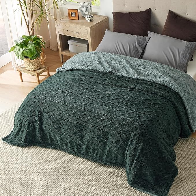 Bedsure Gentlesoft Sherpa King Size Blanket for Bed- Fleece Fluffy & Cozy Cable Jacquard Tufted for Women Gift, Thick and Warm Christmas Blanket for Winter, Dark Green, 108x90 Inches