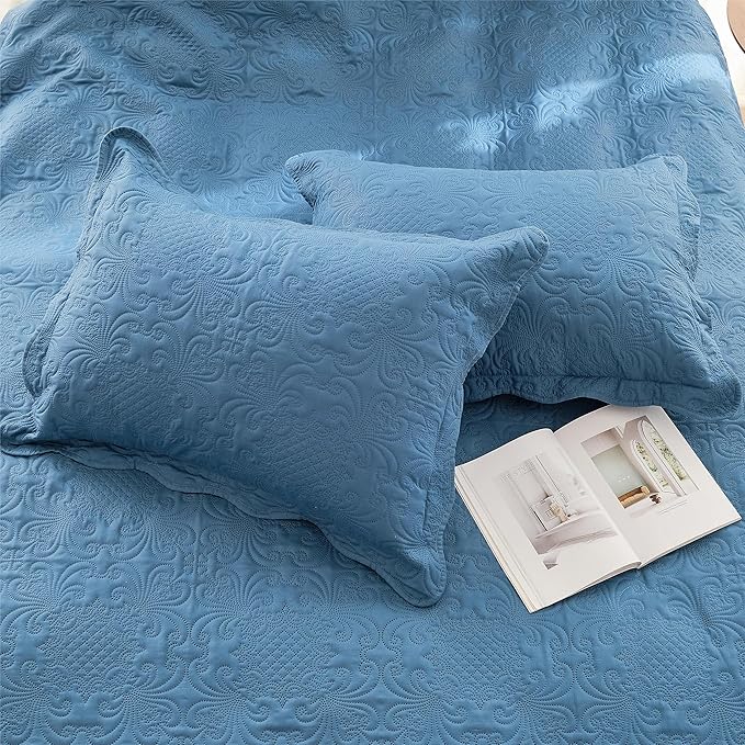 Auemtyn King Size Quilt Set 3 Pieces, Soft Lightweight Summer Bedspread, Reversible Microfiber Bed Coverlet for All Seasons, Spa Blue, Cloud-Floral Pattern (1 Quilt, 2 Pillow Shams)