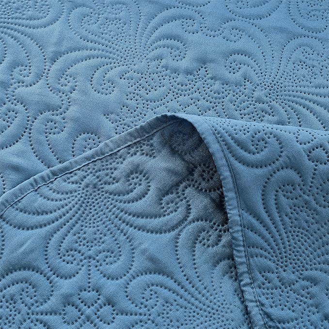 Auemtyn King Size Quilt Set 3 Pieces, Soft Lightweight Summer Bedspread, Reversible Microfiber Bed Coverlet for All Seasons, Spa Blue, Cloud-Floral Pattern (1 Quilt, 2 Pillow Shams)